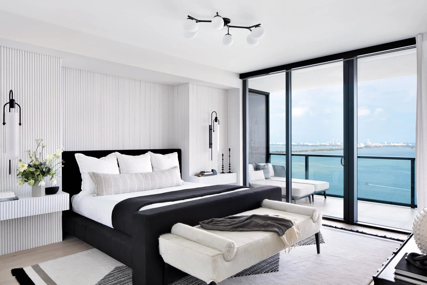 Bright luxury bedroom w/ ocean view (daytime)